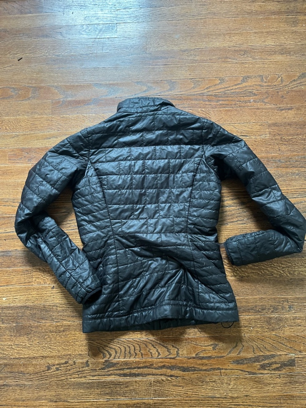 Patagonia Women’s Black Quilted Puffer Jacket - Picture 3 of 3